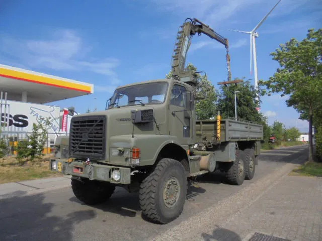 Volvo N 10 6X6 L + FASSI - Камион с кран: снимка 1 Volvo N 10 6X6 L + FASSI - Камион с кран: снимка 1