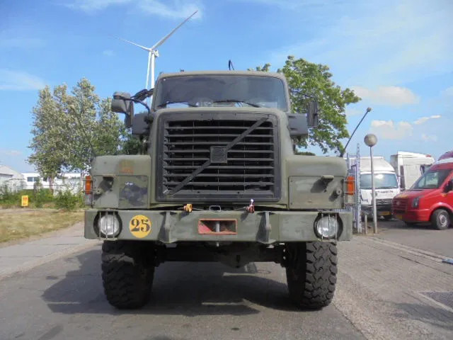 Volvo N 10 6X6 L + FASSI - Камион с кран: снимка 2 Volvo N 10 6X6 L + FASSI - Камион с кран: снимка 2