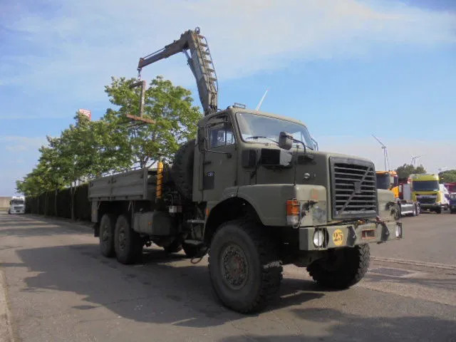 Volvo N 10 6X6 L + FASSI - Камион с кран: снимка 3 Volvo N 10 6X6 L + FASSI - Камион с кран: снимка 3