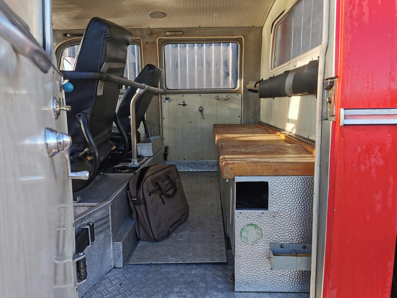 Пожарна кола Mercedes-Benz 1313: снимка 15