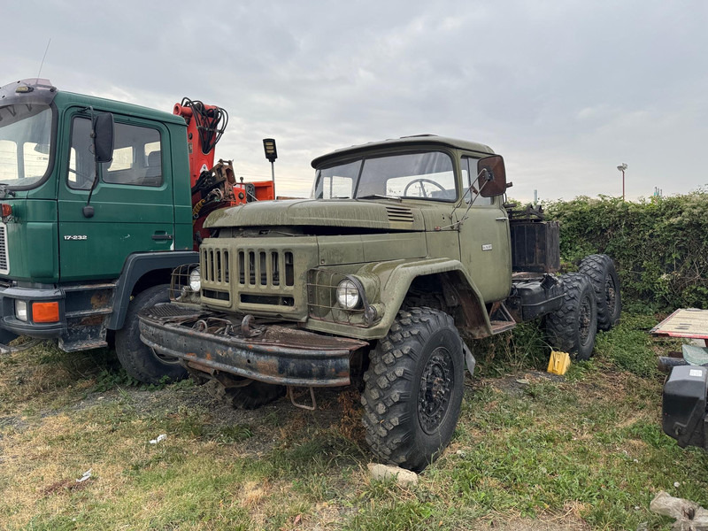ZIL 131, 6X6 - Шаси кабина: снимка 1 ZIL 131, 6X6 - Шаси кабина: снимка 1