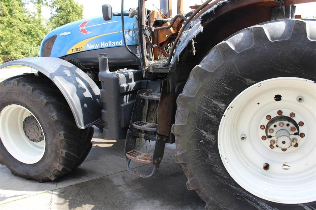 New Holland T7030 - Трактор: снимка 5 New Holland T7030 - Трактор: снимка 5