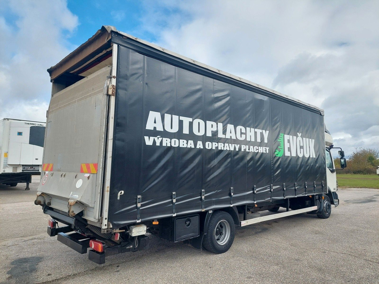 DAF FA LF 45.220 G12 4x2 - Камион с брезент: снимка 4 DAF FA LF 45.220 G12 4x2 - Камион с брезент: снимка 4