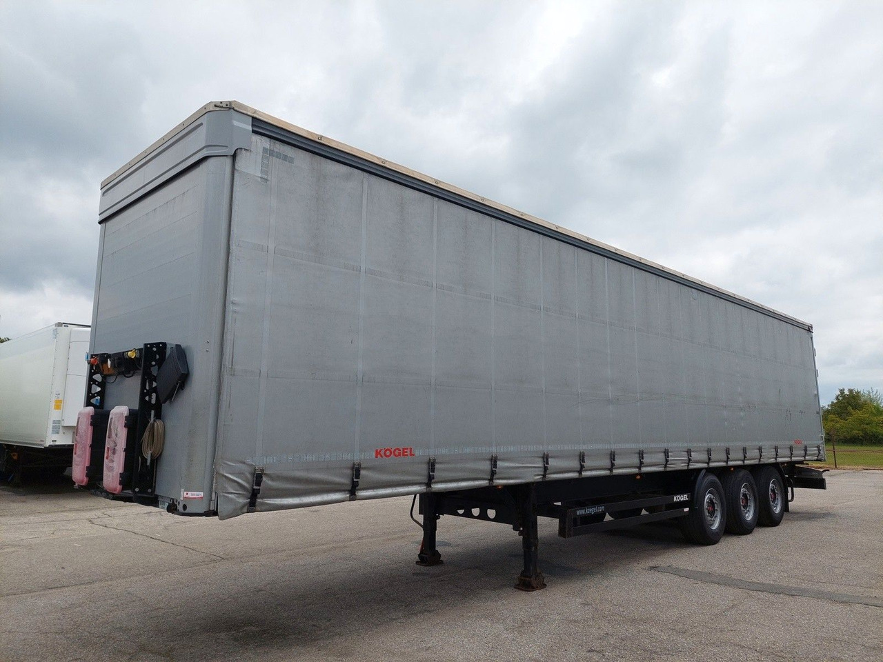 Kögel SNCC24 Standard Coil Mulde - Брезентово полуремарке: снимка 1 Kögel SNCC24 Standard Coil Mulde - Брезентово полуремарке: снимка 1