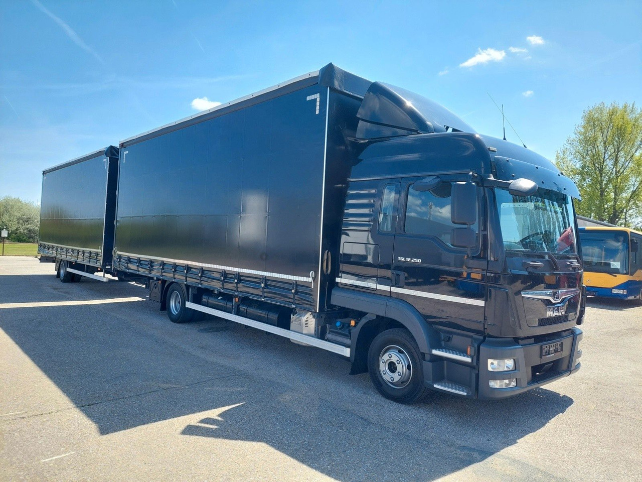 MAN TGL 12.250 BL 4x2 + Anhänger KONAR 38 Paletten - Камион с брезент: снимка 2 MAN TGL 12.250 BL 4x2 + Anhänger KONAR 38 Paletten - Камион с брезент: снимка 2