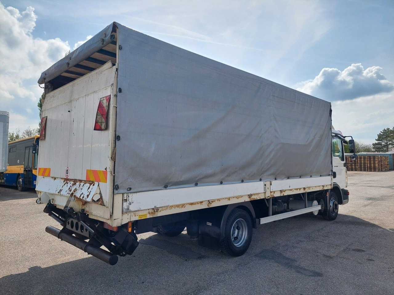 MAN TGL 8.180 4X2 BL - Камион с брезент: снимка 4 MAN TGL 8.180 4X2 BL - Камион с брезент: снимка 4