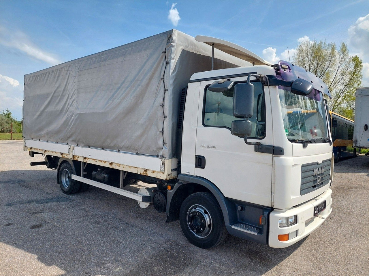 MAN TGL 8.180 4X2 BL - Камион с брезент: снимка 2 MAN TGL 8.180 4X2 BL - Камион с брезент: снимка 2
