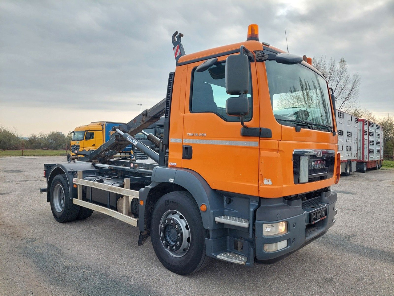 MAN TGM 18.290 4X2 BB - Мултилифт с кука камион: снимка 2 MAN TGM 18.290 4X2 BB - Мултилифт с кука камион: снимка 2