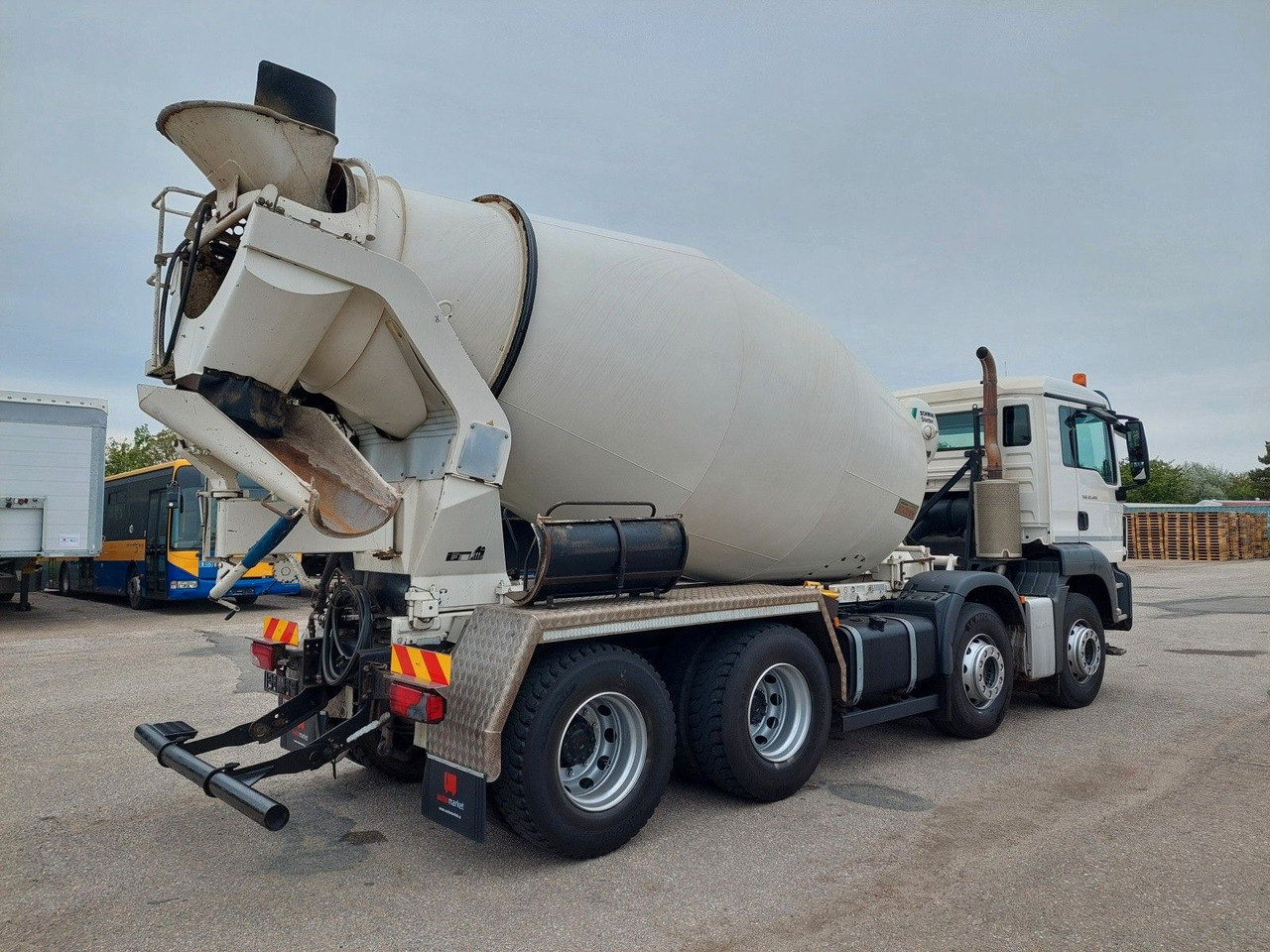 MAN TGS 32.400 8X4 BB Stetter 9 m³ - Бетоновоз: снимка 4 MAN TGS 32.400 8X4 BB Stetter 9 m³ - Бетоновоз: снимка 4