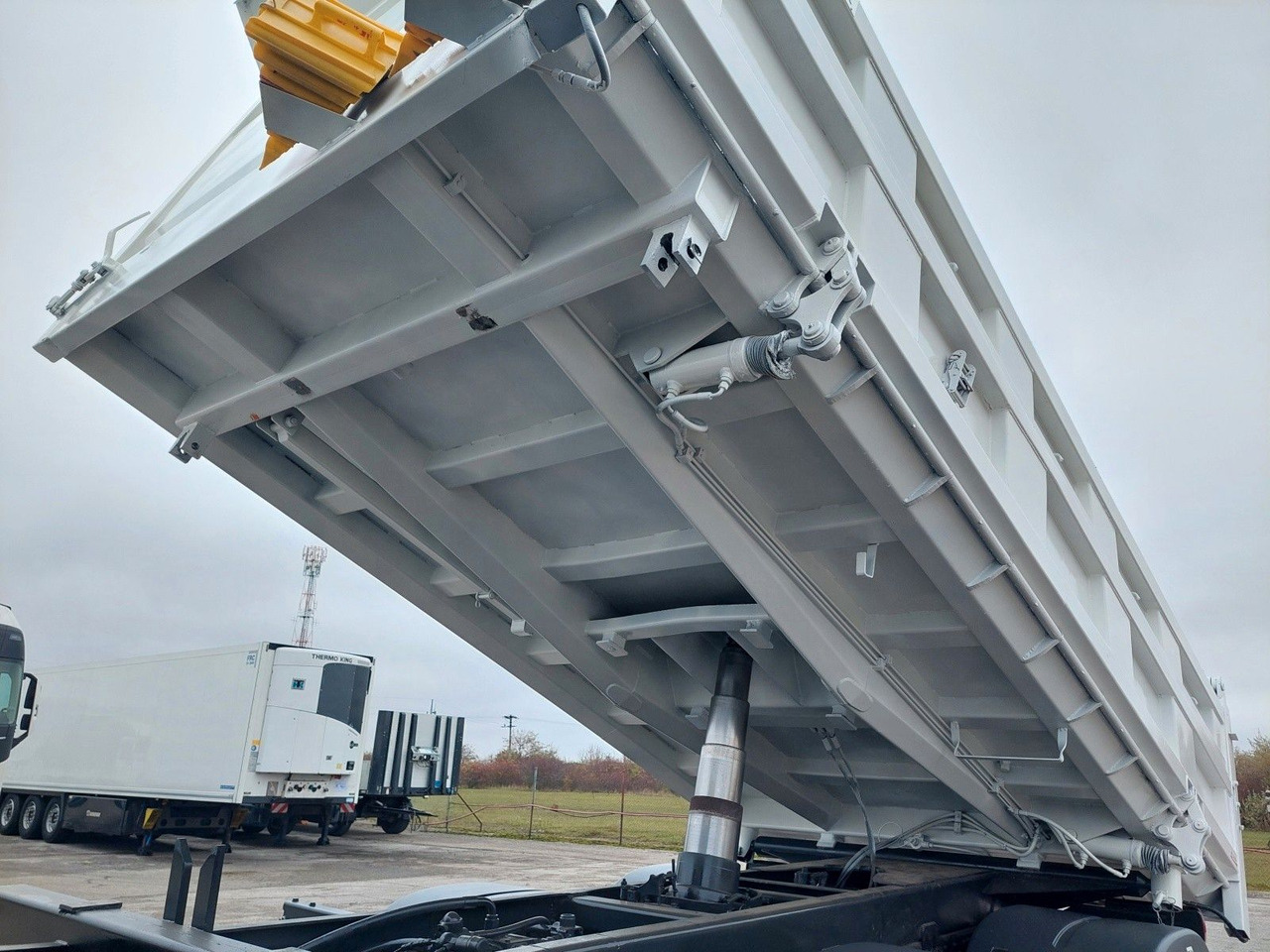 MAN TGS 33.480 6x6 BB Bordmatik - Самосвал камион: снимка 5 MAN TGS 33.480 6x6 BB Bordmatik - Самосвал камион: снимка 5