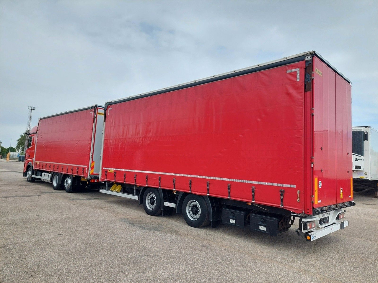 Mercedes-Benz Actros 2545 L/NR 6x2 + Wielton PC2K Durchbar - Камион с брезент: снимка 3 Mercedes-Benz Actros 2545 L/NR 6x2 + Wielton PC2K Durchbar - Камион с брезент: снимка 3