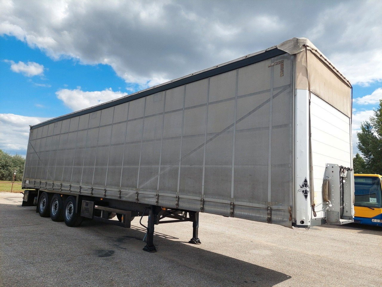 Schmitz Cargobull SCS 24/L - 13 - Брезентово полуремарке: снимка 2 Schmitz Cargobull SCS 24/L - 13 - Брезентово полуремарке: снимка 2
