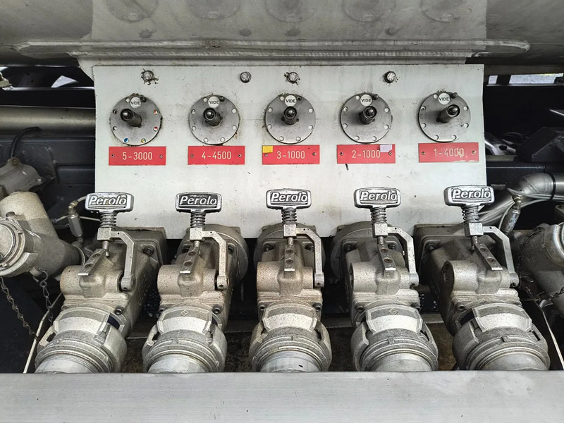 Камион цистерна За превоз на гориво Renault Premium 270 13500L FUEL / CARBURANT TRUCK - 5 COMP/ A LAMES: снимка 11 Камион цистерна За превоз на гориво Renault Premium 270 13500L FUEL / CARBURANT TRUCK - 5 COMP/ A LAMES: снимка 11