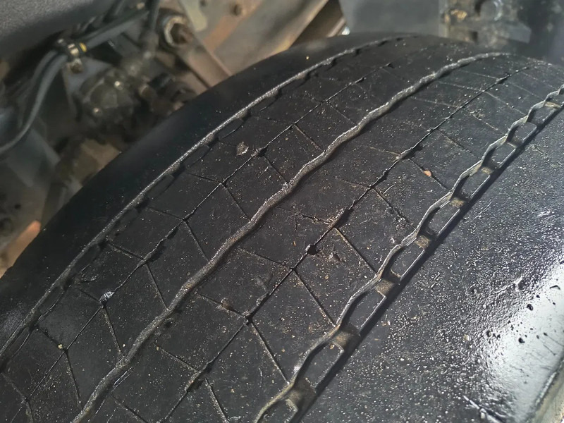 Камион цистерна За превоз на гориво Renault Premium 270 13500L FUEL / CARBURANT TRUCK - 5 COMP/ A LAMES: снимка 14 Камион цистерна За превоз на гориво Renault Premium 270 13500L FUEL / CARBURANT TRUCK - 5 COMP/ A LAMES: снимка 14