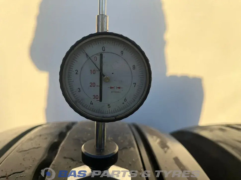 Continental Continental 315/70R22.5 Hybrid HS3+ 156/150 M+S 3PMSF gebruikte set - Гума за Камион: снимка 3 Continental Continental 315/70R22.5 Hybrid HS3+ 156/150 M+S 3PMSF gebruikte set - Гума за Камион: снимка 3