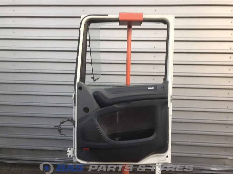 DAF XF106 Portier Rechts DAF 1881863 - Врата и части за Камион: снимка 2 DAF XF106 Portier Rechts DAF 1881863 - Врата и части за Камион: снимка 2