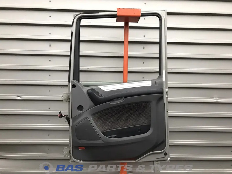 DAF XF106 Portier Rechts DAF 1881863 - Врата и части за Камион: снимка 2 DAF XF106 Portier Rechts DAF 1881863 - Врата и части за Камион: снимка 2