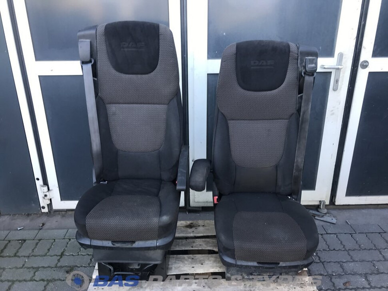 DAF XF106 Stoelen set DAF 1844320 - Седалка за Камион: снимка 1 DAF XF106 Stoelen set DAF 1844320 - Седалка за Камион: снимка 1