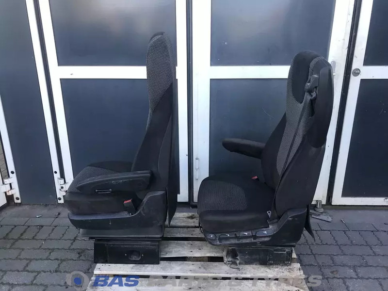 DAF XF106 Stoelen set DAF 1844320 - Седалка за Камион: снимка 2 DAF XF106 Stoelen set DAF 1844320 - Седалка за Камион: снимка 2