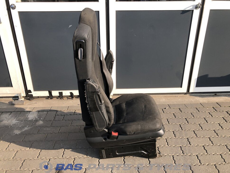 Mercedes-Benz Actros MP4 Chauffeursstoel Mercedes A 960 910 47 01 - Седалка за Камион: снимка 4 Mercedes-Benz Actros MP4 Chauffeursstoel Mercedes A 960 910 47 01 - Седалка за Камион: снимка 4