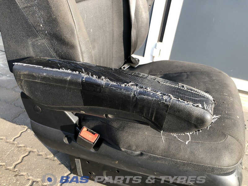 Mercedes-Benz Actros MP4 Chauffeursstoel Mercedes A 960 910 47 01 - Седалка за Камион: снимка 5 Mercedes-Benz Actros MP4 Chauffeursstoel Mercedes A 960 910 47 01 - Седалка за Камион: снимка 5
