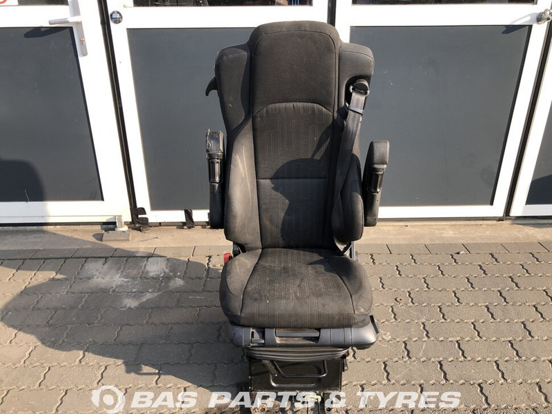 Mercedes-Benz Actros MP4 Chauffeursstoel Mercedes A 960 910 47 01 - Седалка за Камион: снимка 1 Mercedes-Benz Actros MP4 Chauffeursstoel Mercedes A 960 910 47 01 - Седалка за Камион: снимка 1