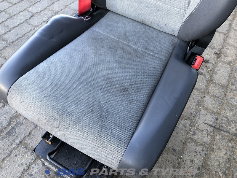 Renault T-Serie Bijrijdersstoel Renault 7482269090 - Седалка за Камион: снимка 5 Renault T-Serie Bijrijdersstoel Renault 7482269090 - Седалка за Камион: снимка 5