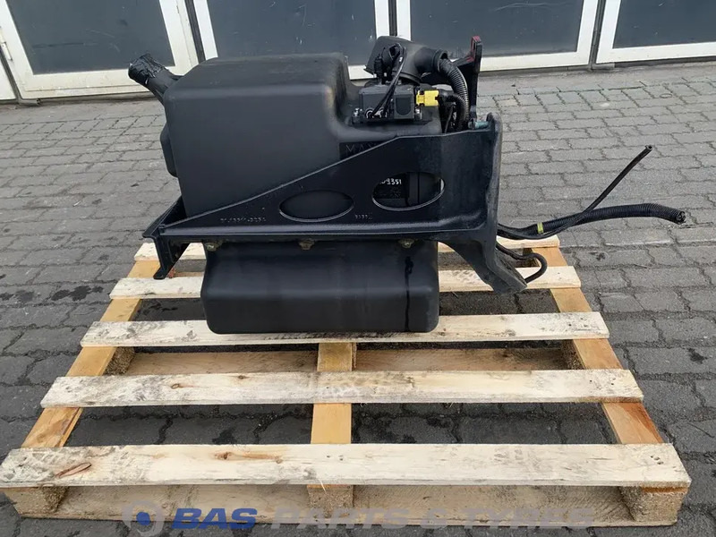 MAN MAN AdBlue tank 81154086010 - Резервни части за Камион: снимка 3 MAN MAN AdBlue tank 81154086010 - Резервни части за Камион: снимка 3