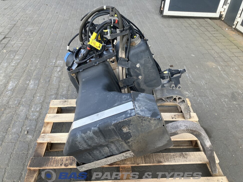 Volvo Volvo AdBlue tank 21232204 - Резервни части за Камион: снимка 2 Volvo Volvo AdBlue tank 21232204 - Резервни части за Камион: снимка 2