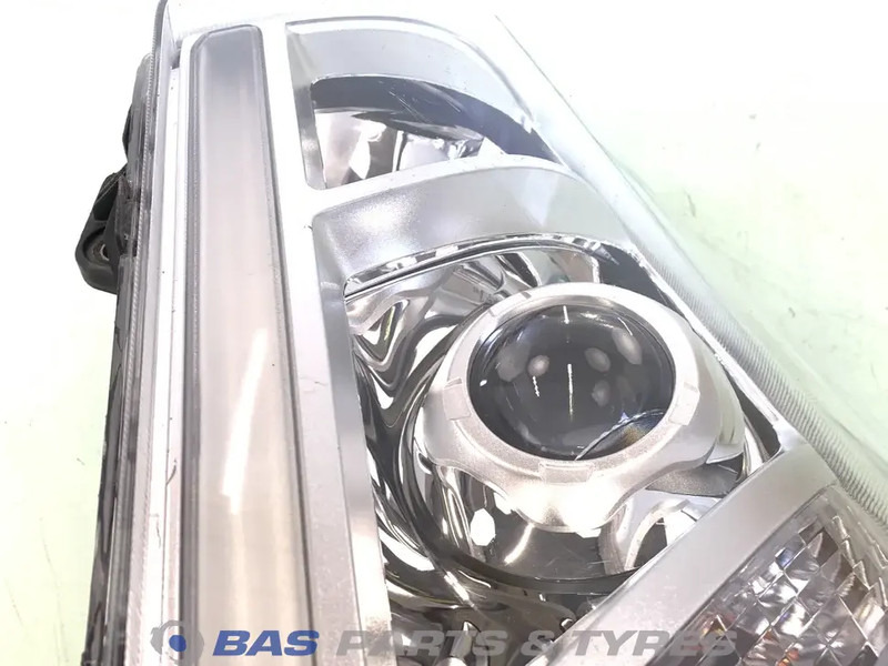Volvo FH4 - Преден фар за Камион: снимка 3 Volvo FH4 - Преден фар за Камион: снимка 3