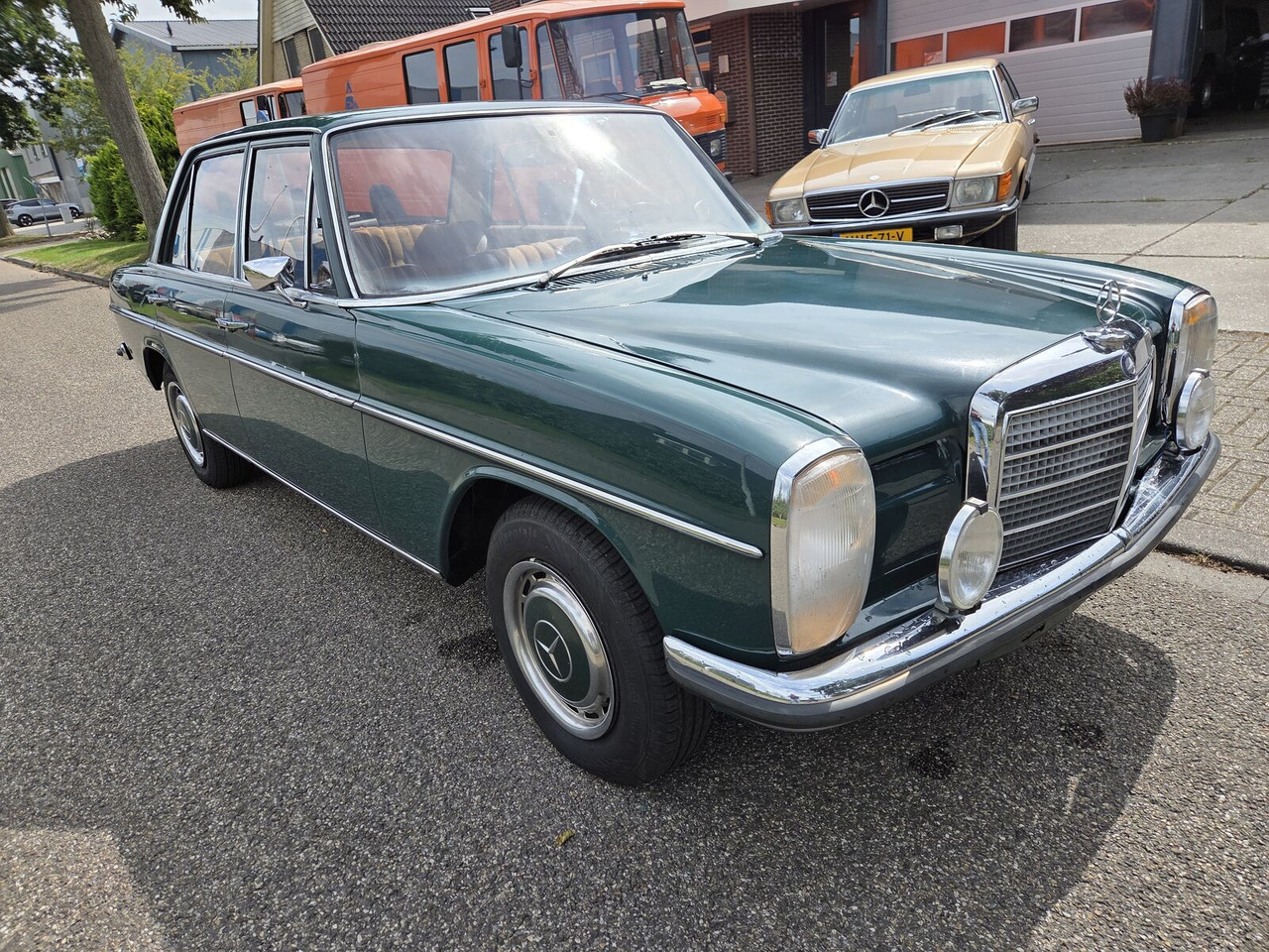 Mercedes-Benz 220 (W115) auto - Лек автомобил: снимка 3 Mercedes-Benz 220 (W115) auto - Лек автомобил: снимка 3