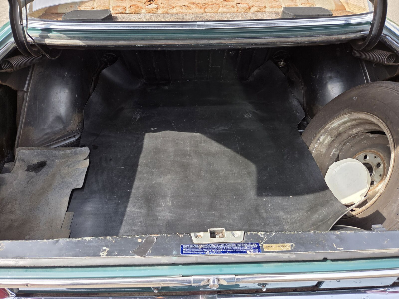 Лек автомобил Mercedes-Benz 220 (W115) auto: снимка 16