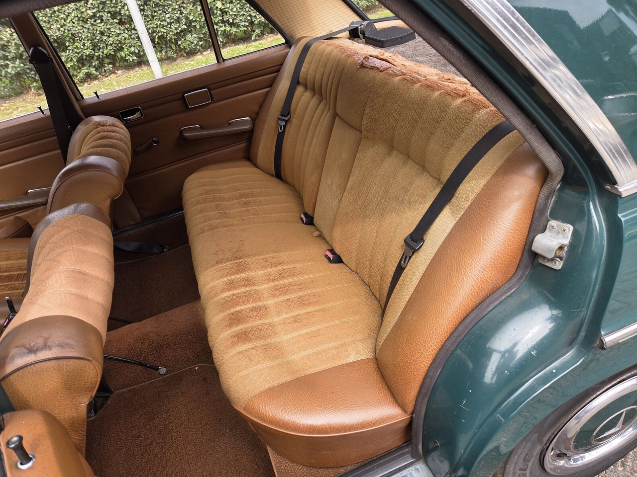 Седан Mercedes-Benz 220 (W115) sedan: снимка 14