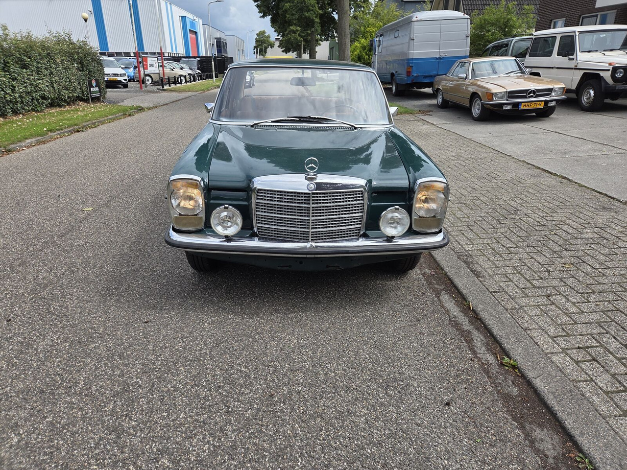 Седан Mercedes-Benz 220 (W115) sedan: снимка 9