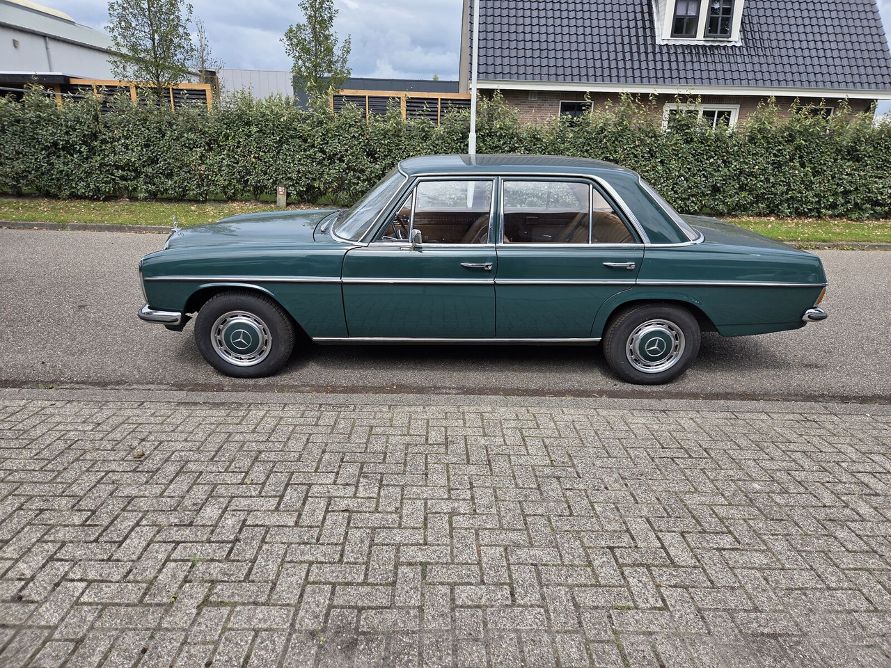 Mercedes-Benz 220 (W115) sedan - Седан: снимка 3 Mercedes-Benz 220 (W115) sedan - Седан: снимка 3