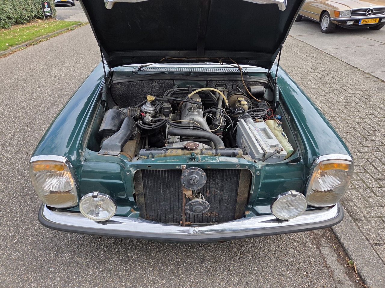 Седан Mercedes-Benz 220 (W115) sedan: снимка 20