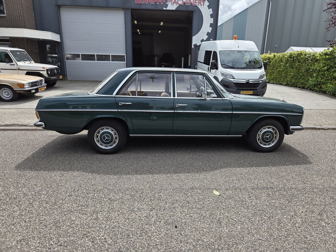 Седан Mercedes-Benz 220 (W115) sedan: снимка 7