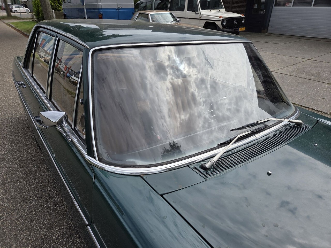 Седан Mercedes-Benz 220 (W115) sedan: снимка 19