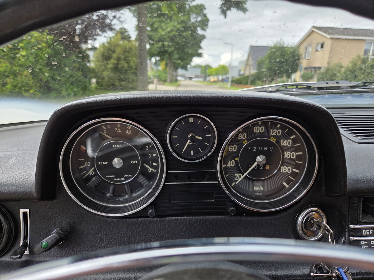Седан Mercedes-Benz 220 (W115) sedan: снимка 12
