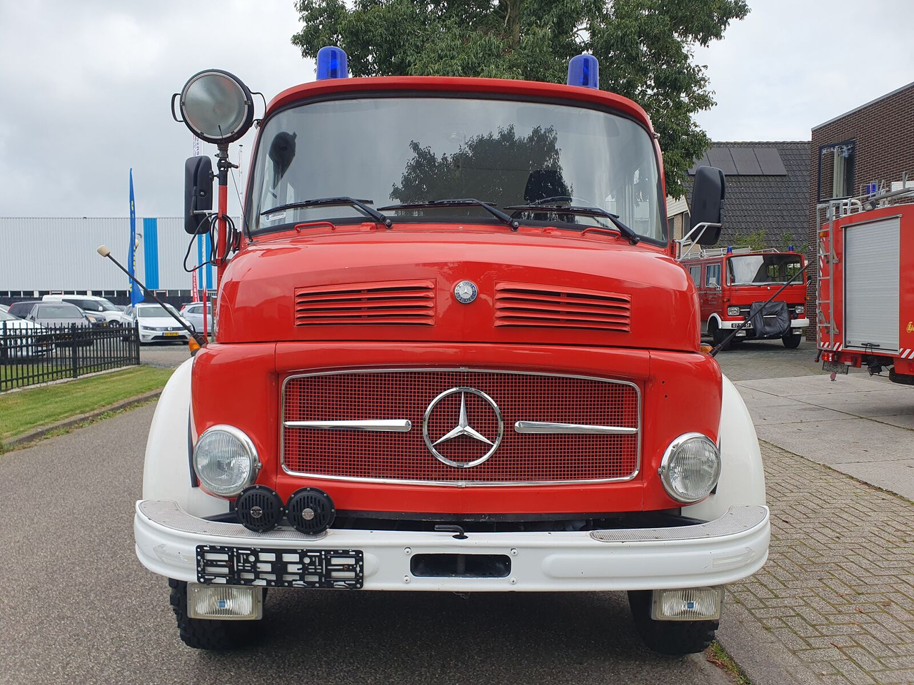 Mercedes-Benz Mercedes LAF 1113 B 4WD | 6-cilinder Turbo (Overland Camper) brandweerwagen - Пожарна кола: снимка 2 Mercedes-Benz Mercedes LAF 1113 B 4WD | 6-cilinder Turbo (Overland Camper) brandweerwagen - Пожарна кола: снимка 2