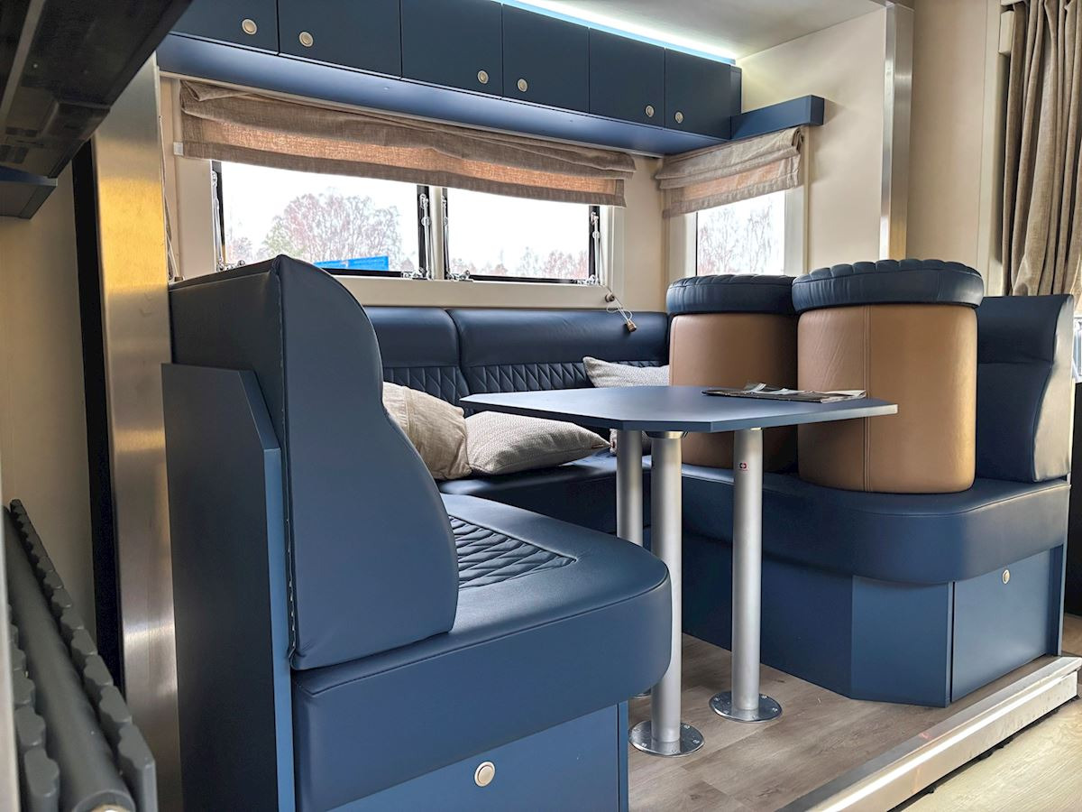 Камион за коне DAF Lehel horsebox 210 LF: снимка 13