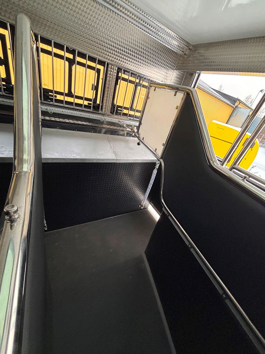 Камион за коне DAF Lehel horsebox 210 LF: снимка 10