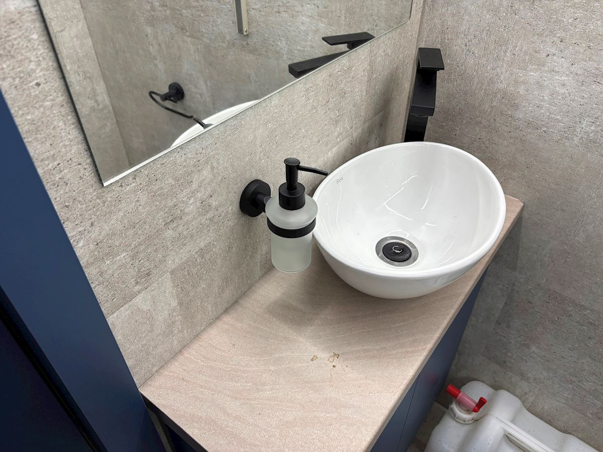 Камион за коне DAF Lehel horsebox 210 LF: снимка 6