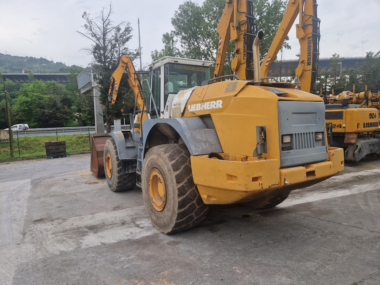 LIEBHERR L564 N/S: 4620899 (2001) - Колесен товарач: снимка 4 LIEBHERR L564 N/S: 4620899 (2001) - Колесен товарач: снимка 4