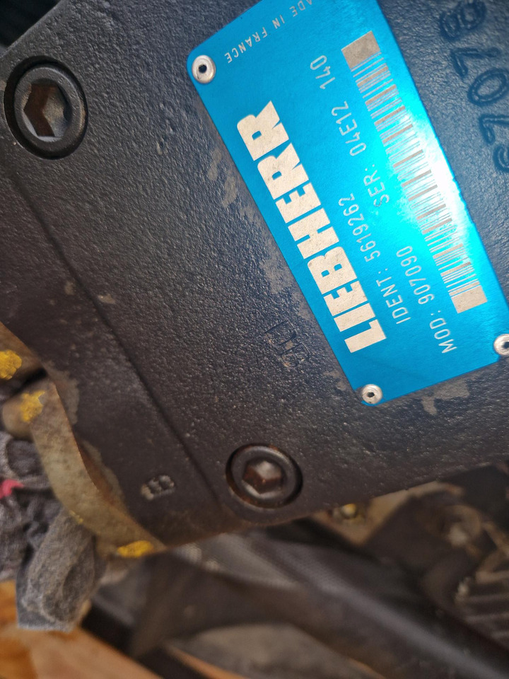 RADIADOR LIEBHERR R914B - Радиатор за Строителна техника: снимка 2 RADIADOR LIEBHERR R914B - Радиатор за Строителна техника: снимка 2