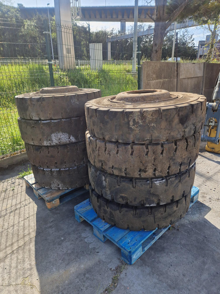 RUEDAS MACIZAS 12.00R20 - Комплект колела за Строителна техника: снимка 4 RUEDAS MACIZAS 12.00R20 - Комплект колела за Строителна техника: снимка 4