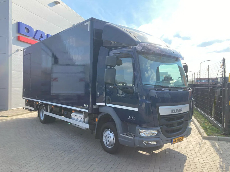 DAF LF 210 Day Cab, Plywood Box, Zijdeur, Laadklep - Камион фургон: снимка 3 DAF LF 210 Day Cab, Plywood Box, Zijdeur, Laadklep - Камион фургон: снимка 3