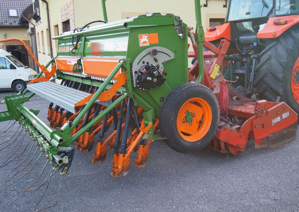 Agregat uprawowo-siewny Amazone HRB 301 I D9-30 2005 Agregat uprawowo siewny KUHN AMAZONE szerokość robocza 3m - Комбинирана сеялка: снимка 3 Agregat uprawowo-siewny Amazone HRB 301 I D9-30 2005 Agregat uprawowo siewny KUHN AMAZONE szerokość robocza 3m - Комбинирана сеялка: снимка 3