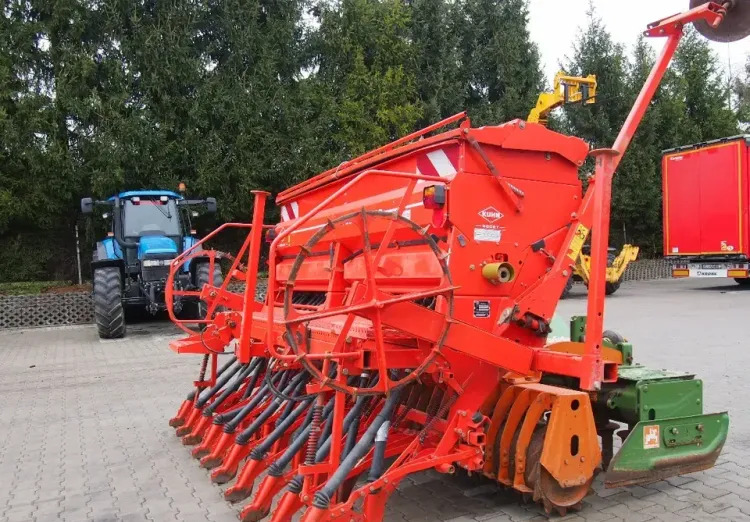Agregat uprawowo-siewny Kuhn KE303 i INTEGRA 3000 2009 Agrebat uprawowo siewny, brona aktywna AMAZONE i KUHN - Комбинирана сеялка: снимка 3 Agregat uprawowo-siewny Kuhn KE303 i INTEGRA 3000 2009 Agrebat uprawowo siewny, brona aktywna AMAZONE i KUHN - Комбинирана сеялка: снимка 3