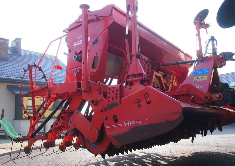 Agregat uprawowo-siewny Kuhn Kuhn HRB302D I INTEGRA 3000 2002 Brona wirowa + siewnik KUHN agregat uprawowo-siewny 3m - Комбинирана сеялка: снимка 3 Agregat uprawowo-siewny Kuhn Kuhn HRB302D I INTEGRA 3000 2002 Brona wirowa + siewnik KUHN agregat uprawowo-siewny 3m - Комбинирана сеялка: снимка 3